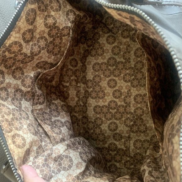 Hobo Intl. Leather Shoulder Bag Soft Slouchy Double Strap & Zip Up Tassel Taupe - Picture 16 of 16